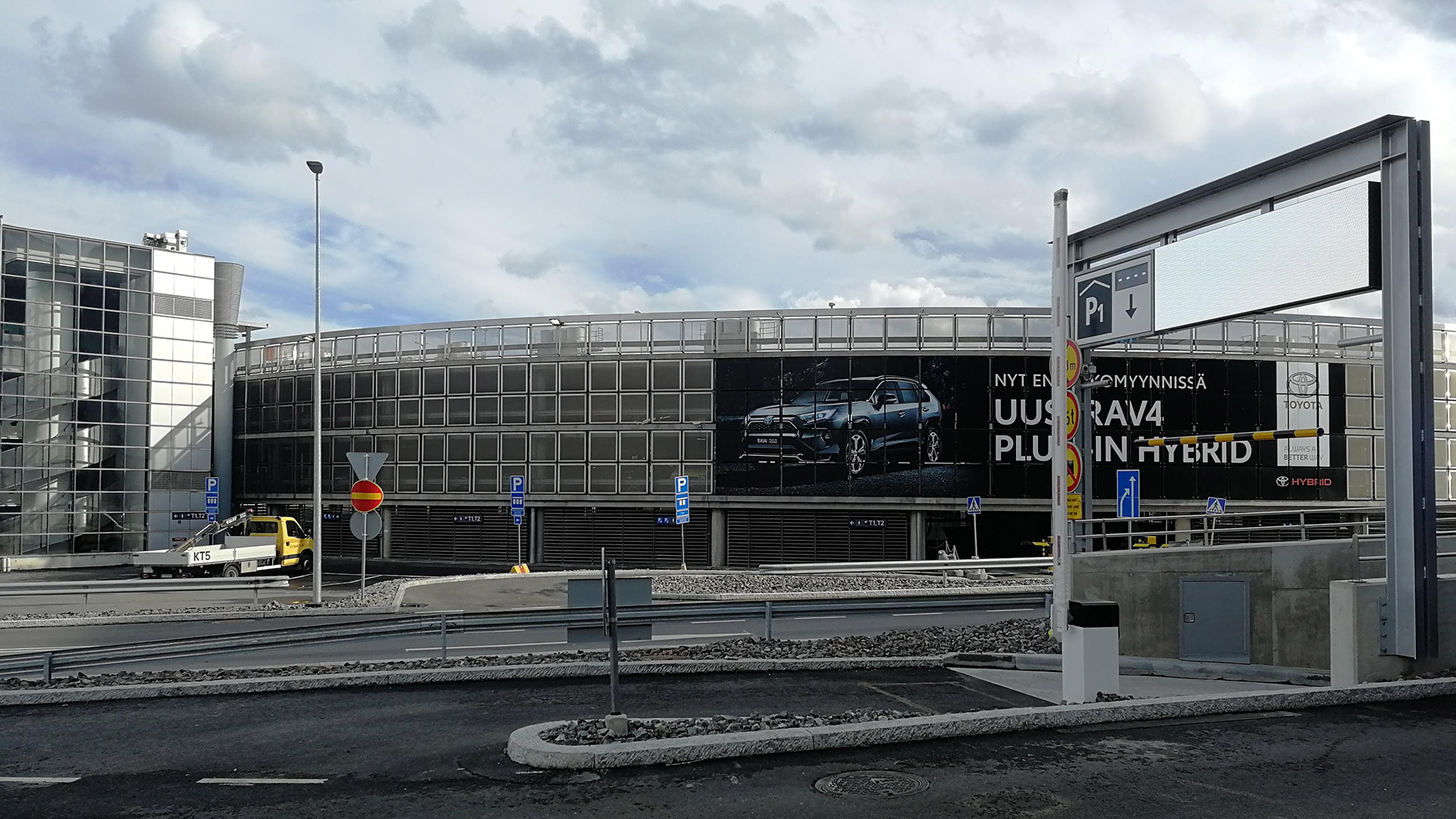 Jumbo Digital Jumboscreen Finavia parkkihallit